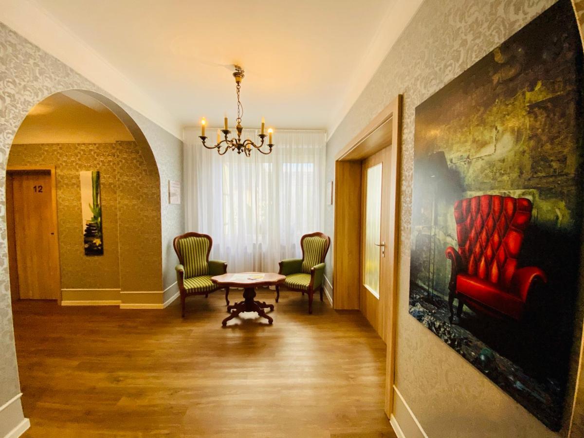 Gaestehaus Am Kurpark Hotel Garni Horn-Bad Meinberg Extérieur photo